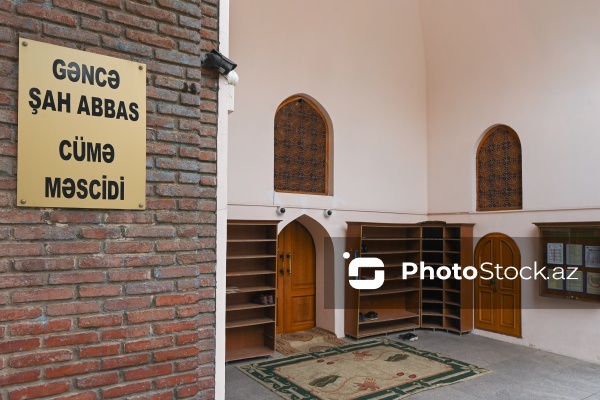Gəncə şəhərində yerləşən tarixi Cümə məscidi