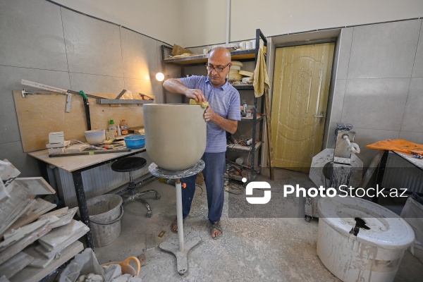 Gildən müxtəlif əşyaların hazırlandığı keramika emalatxanası