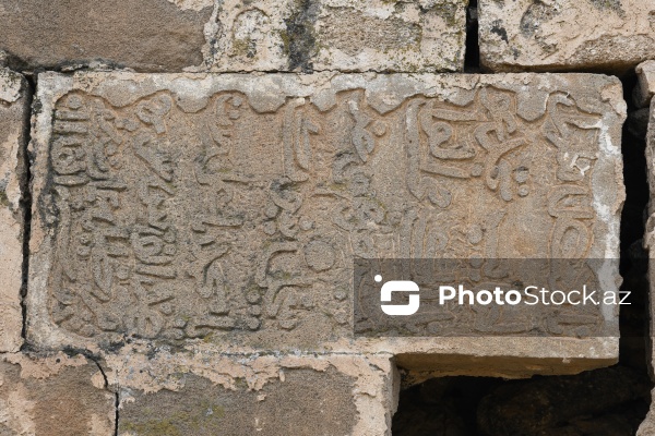 Gilgilçay qəsəbəsində yerləşən XVIII əsrə aid Pir Xəlil türbəsi