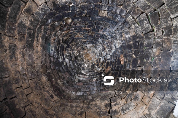 Gilgilçay qəsəbəsində yerləşən XVIII əsrə aid Pir Xəlil türbəsi