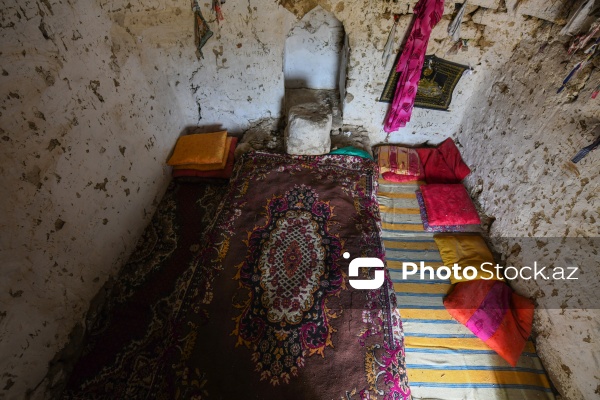 Gilgilçay qəsəbəsində yerləşən XVIII əsrə aid Pir Xəlil türbəsi