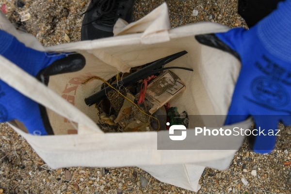 “Global Media Group” Beynəlxalq Sahilyanı Təmizlik Günündə iştirak edib