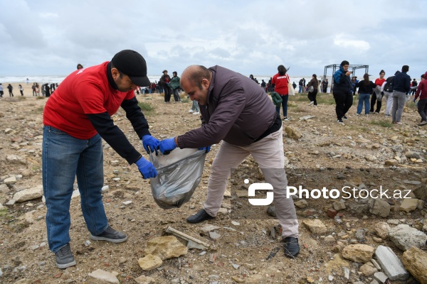 “Global Media Group” Beynəlxalq Sahilyanı Təmizlik Günündə iştirak edib