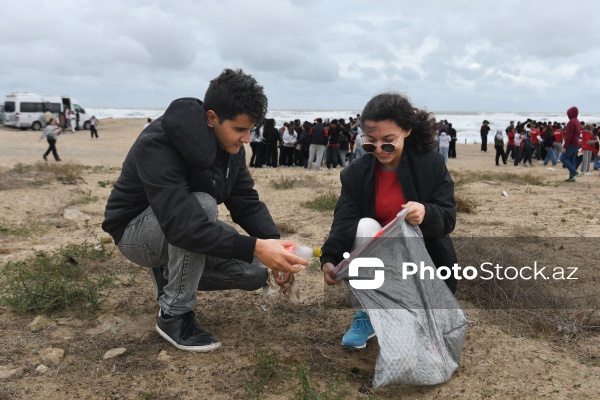 “Global Media Group” Beynəlxalq Sahilyanı Təmizlik Günündə iştirak edib