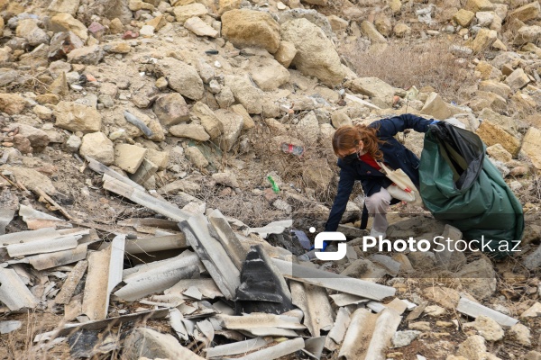 “Global Media Group” Beynəlxalq Sahilyanı Təmizlik Günündə iştirak edib