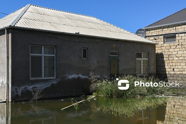 Abşeron rayonu Masazır kəndi çirkab suya qərq olub