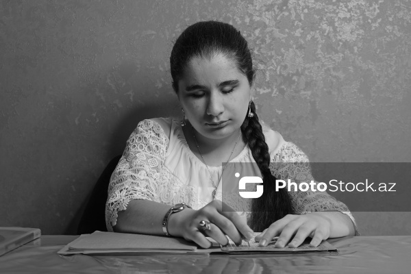 Görmə məhdudiyyətli qarmon ifaçısı Fidan Quliyeva