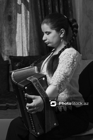 Görmə məhdudiyyətli qarmon ifaçısı Fidan Quliyeva