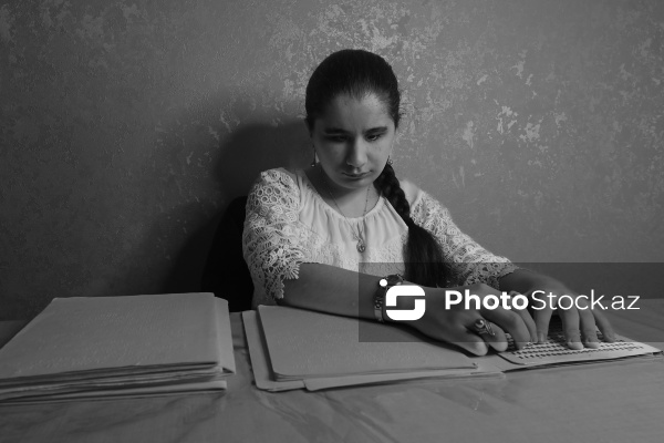 Görmə məhdudiyyətli qarmon ifaçısı Fidan Quliyeva