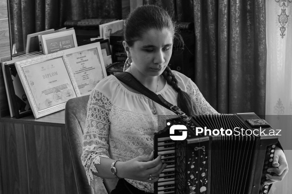 Görmə məhdudiyyətli qarmon ifaçısı Fidan Quliyeva
