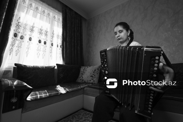 Görmə məhdudiyyətli qarmon ifaçısı Fidan Quliyeva