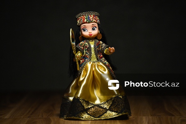 Milli ornamentlərlə zəngin bədii gəlinciklər hazırlayan Günel Həsənova