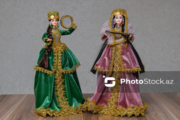 Milli ornamentlərlə zəngin bədii gəlinciklər hazırlayan Günel Həsənova