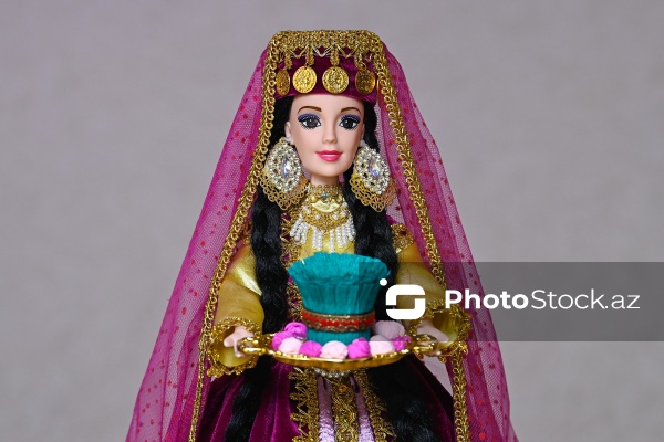 Milli ornamentlərlə zəngin bədii gəlinciklər hazırlayan Günel Həsənova