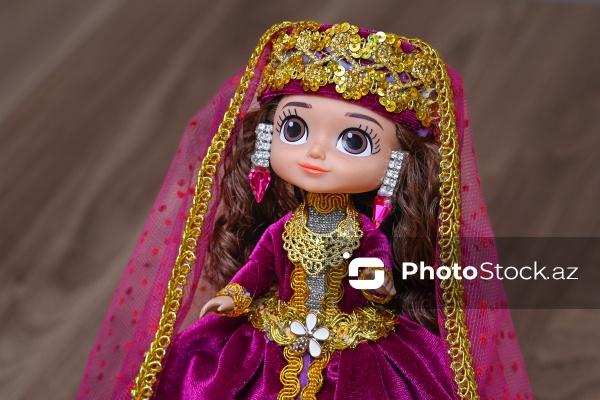 Milli ornamentlərlə zəngin bədii gəlinciklər hazırlayan Günel Həsənova