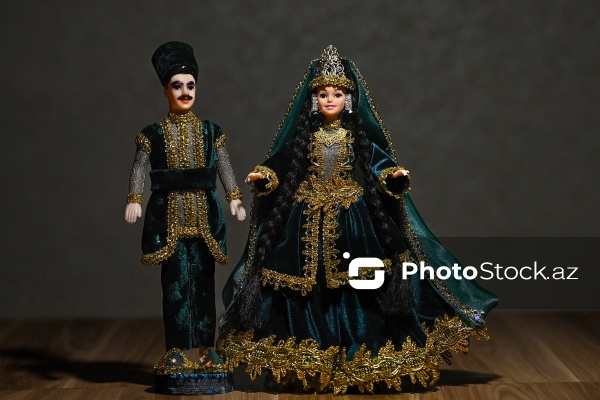 Milli ornamentlərlə zəngin bədii gəlinciklər hazırlayan Günel Həsənova