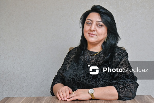 Milli ornamentlərlə zəngin bədii gəlinciklər hazırlayan Günel Həsənova