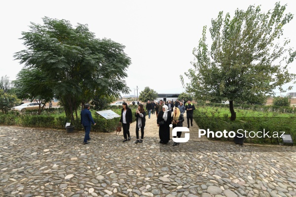 Gürcüstanlı səyyahların Ağdam Cümə məscidini ziyarəti