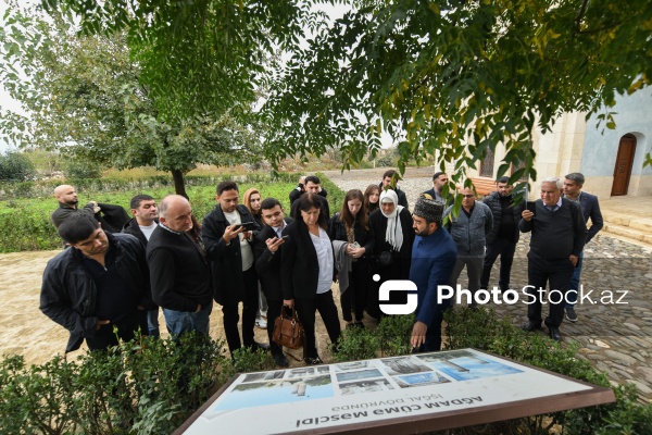 Gürcüstanlı səyyahların Ağdam Cümə məscidini ziyarəti