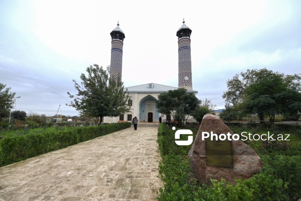 Gürcüstanlı səyyahların Ağdam Cümə məscidini ziyarəti