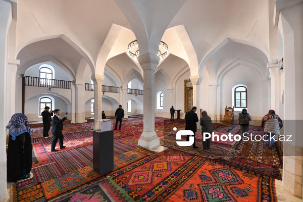 Gürcüstanlı səyyahların Ağdam Cümə məscidini ziyarəti