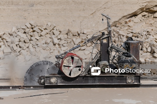 Güzdək ərazisində yerləşən daş karxanası