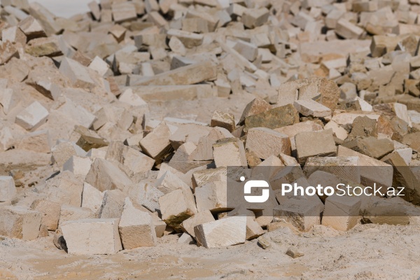 Güzdək ərazisində yerləşən daş karxanası