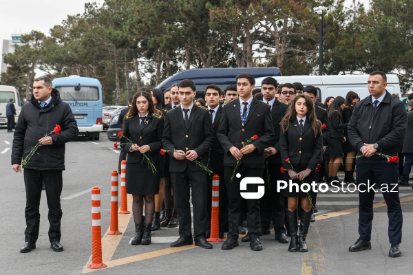 Hava limanında təyyarə qəzasında həlak olanların xatirəsinə yaradılmış guşə