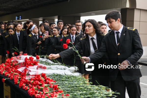 Hava limanında təyyarə qəzasında həlak olanların xatirəsinə yaradılmış guşə