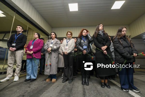 Hava limanında təyyarə qəzasında həlak olanların xatirəsinə yaradılmış guşə