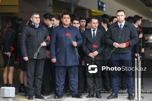 Hava limanında təyyarə qəzasında həlak olanların xatirəsinə yaradılmış guşə