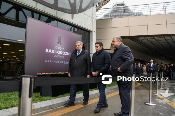 Hava limanında təyyarə qəzasında həlak olanların xatirəsinə yaradılmış guşə