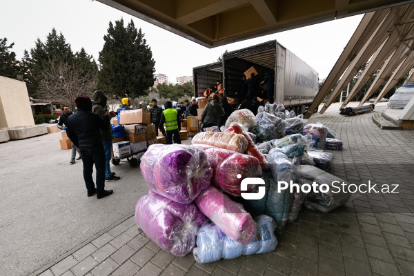 Heydər Əliyev adına İdman kompleksində Türkiyə üçün yığılan yardımın ikinci günü