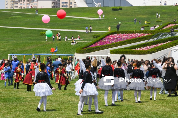 Heydər Əliyev Mərkəzinin parkında təşkil olunan Uşaq festivalı