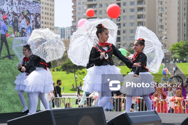 Heydər Əliyev Mərkəzinin parkında təşkil olunan Uşaq festivalı