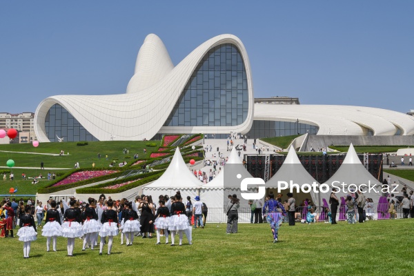 Heydər Əliyev Mərkəzinin parkında təşkil olunan Uşaq festivalı