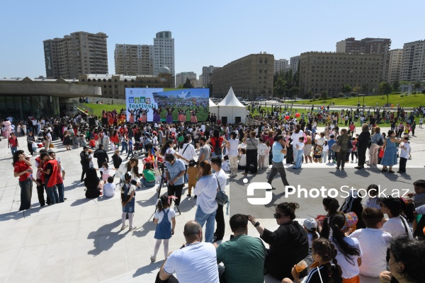 Heydər Əliyev Mərkəzinin parkında təşkil olunan Uşaq festivalı