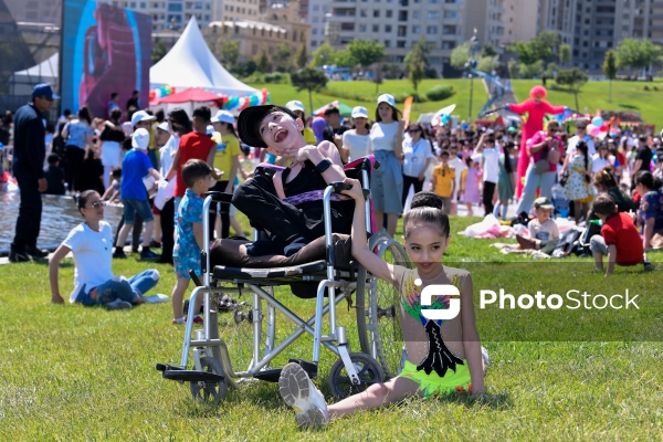 Heydər Əliyev Mərkəzinin parkında baş tutan “Uşaq festivalı”