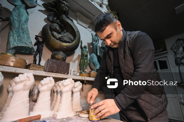 Gənc heykəltaraş Tamerlan Mirzəliyev