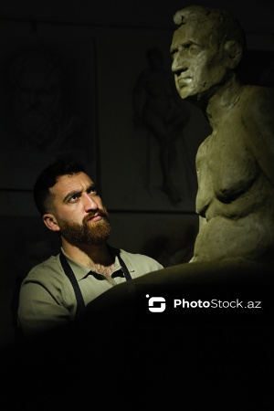 “Zəfər yolu” əsərinin müəllifi, heykəltaraş Cavidan Rəhmətov