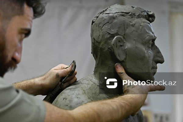 “Zəfər yolu” əsərinin müəllifi, heykəltaraş Cavidan Rəhmətov