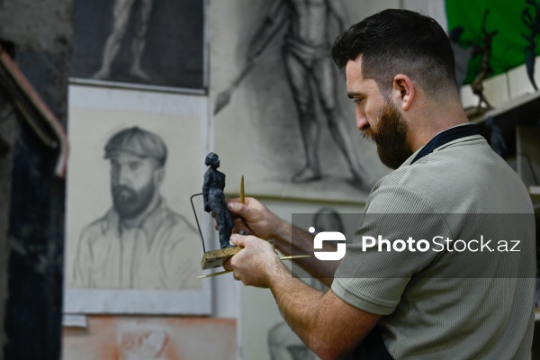 “Zəfər yolu” əsərinin müəllifi, heykəltaraş Cavidan Rəhmətov