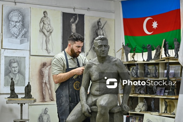 “Zəfər yolu” əsərinin müəllifi, heykəltaraş Cavidan Rəhmətov