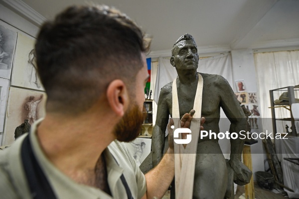 “Zəfər yolu” əsərinin müəllifi, heykəltaraş Cavidan Rəhmətov