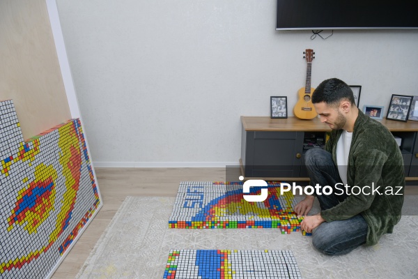 Rubik kubları ilə portretlər hazırlayan Həzrət Məmmədrzayev