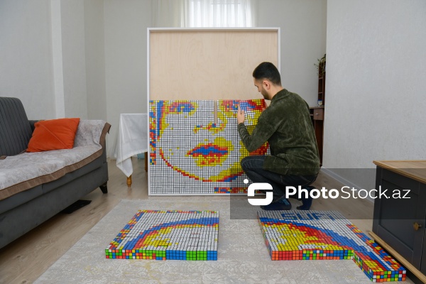 Rubik kubları ilə portretlər hazırlayan Həzrət Məmmədrzayev