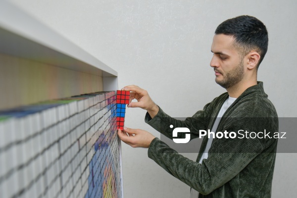 Rubik kubları ilə portretlər hazırlayan Həzrət Məmmədrzayev