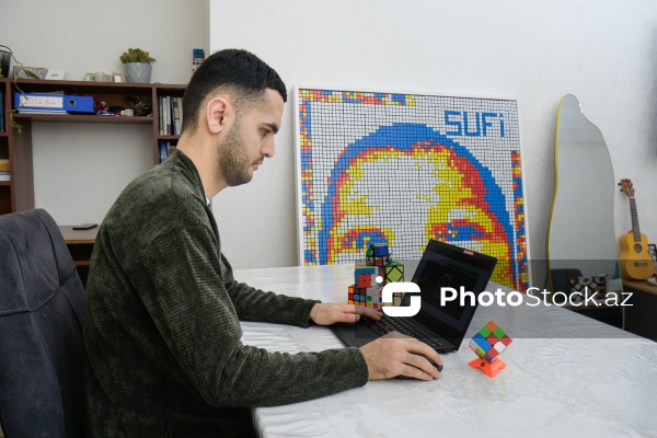 Rubik kubları ilə portretlər hazırlayan Həzrət Məmmədrzayev