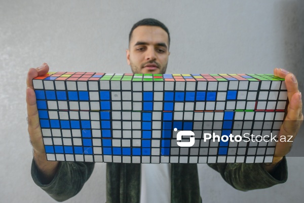 Rubik kubları ilə portretlər hazırlayan Həzrət Məmmədrzayev