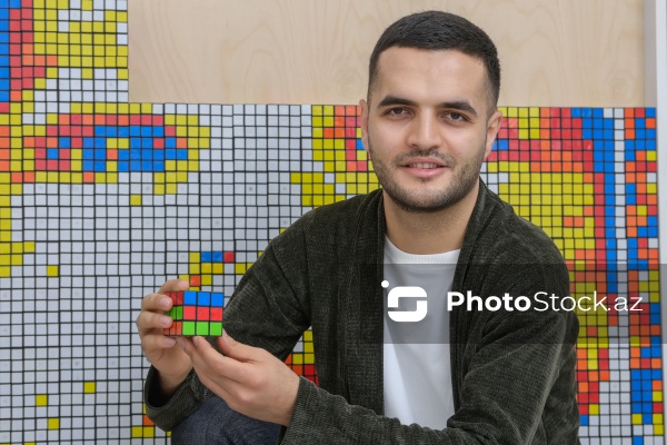 Rubik kubları ilə portretlər hazırlayan Həzrət Məmmədrzayev